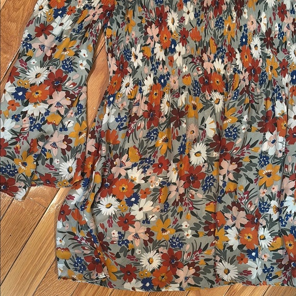 Floral Ruffle Blouse - Picture 6 of 10